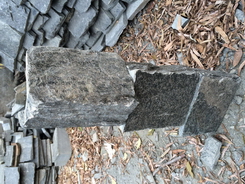 black loose stone corner pieces