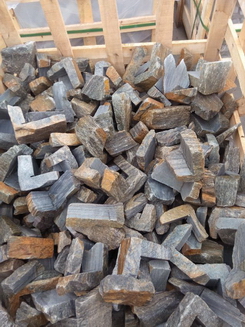 rusty ledge wall loose stone corner veneer